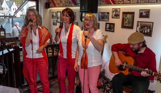 Funny Ladies & Lidou – Funny Ladies Impression Funny Ladies beim Konzert im "Kirchlein"