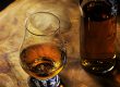 Whisky-Tasting-Glas und Whiskyflasche