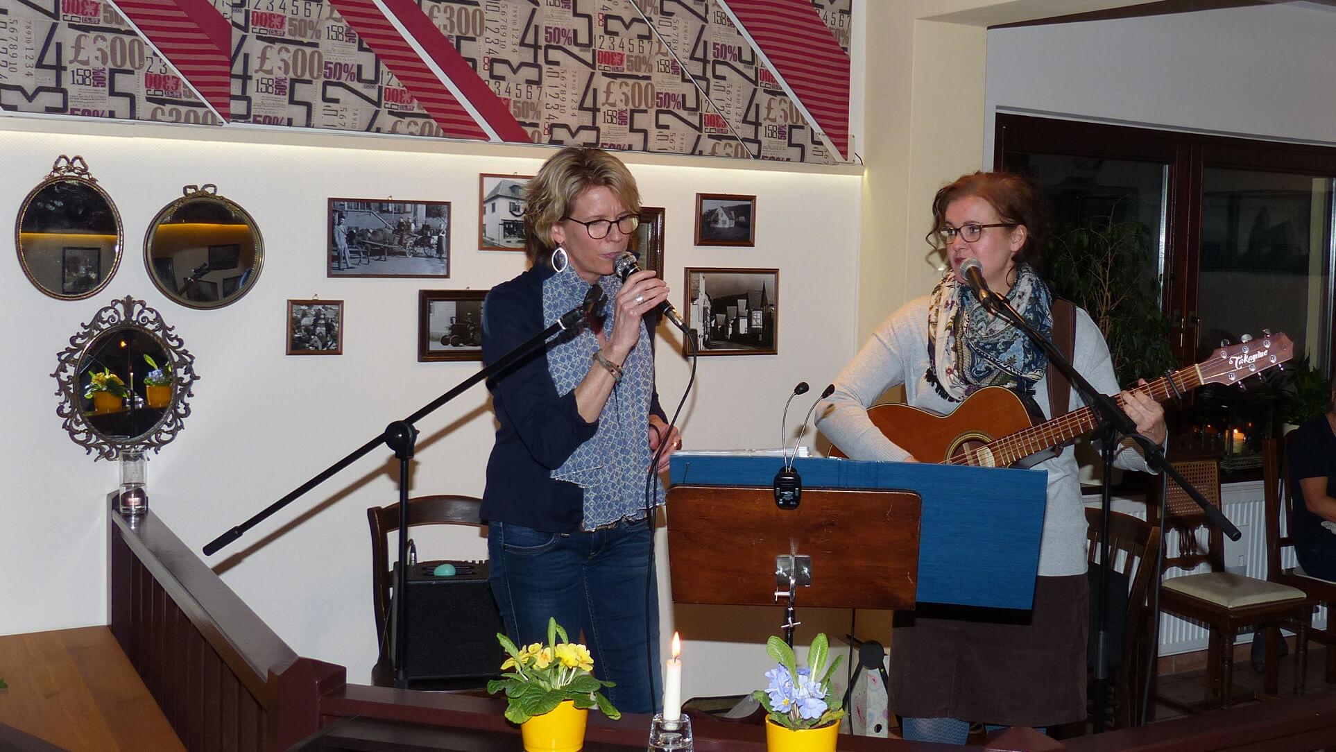 Duo Sometimes beim Konzert im Kirchlein