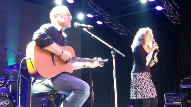 musiker-blossom-be Band Blossom Be bei einem Auftritt