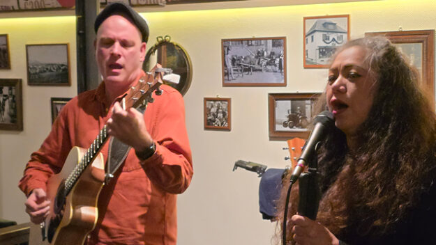 Die Künstler live beim Event 2Injoy