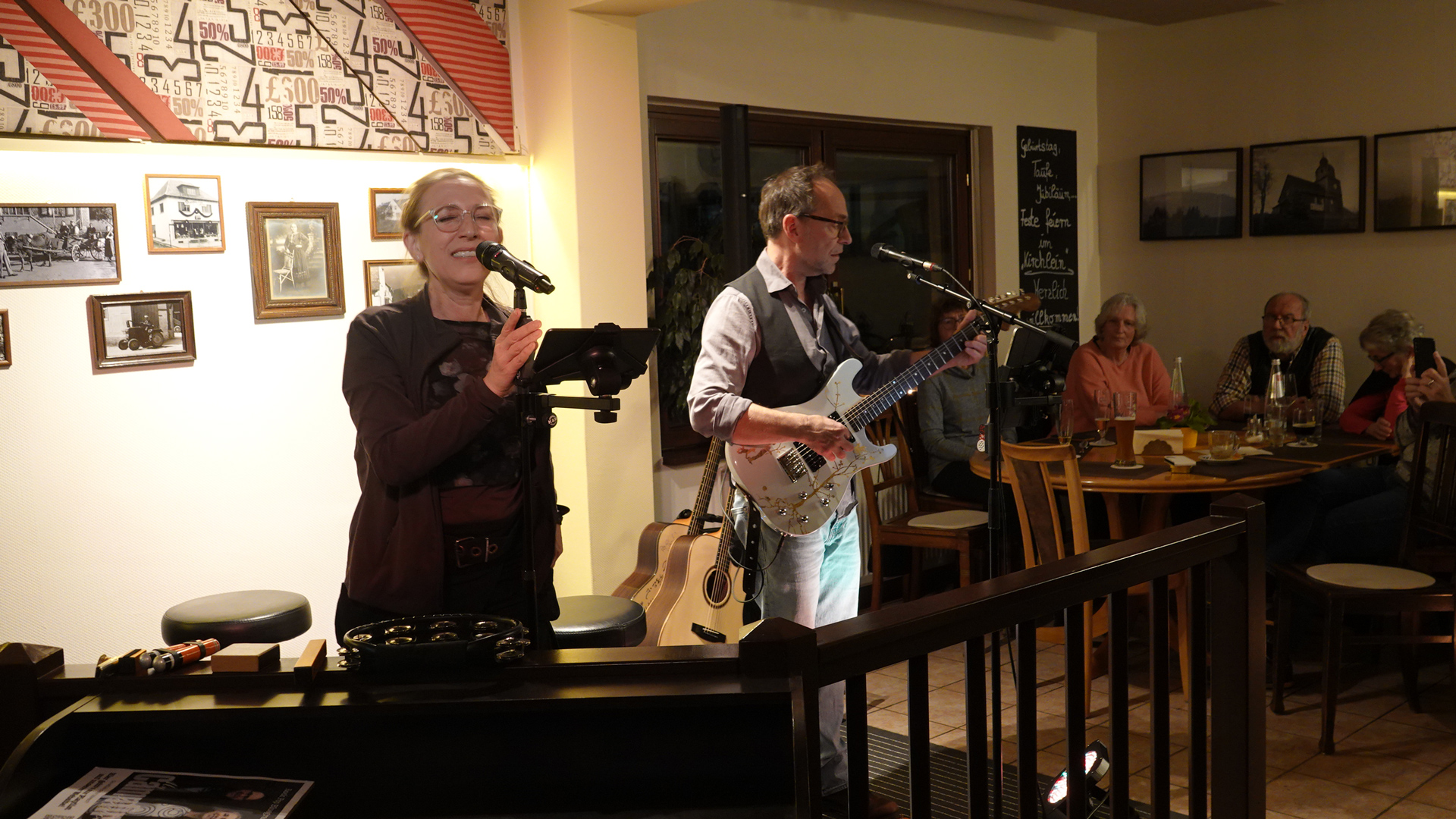 My Campfire Songbook live auf der Bühne im Kirchlein